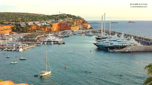 Live view from Port Adriano – El Toro