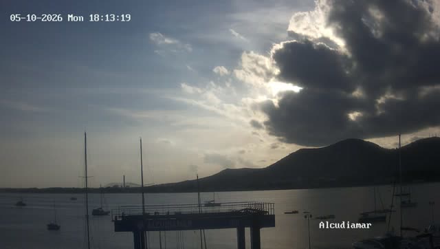 Live view from Alcúdia marina – bay view